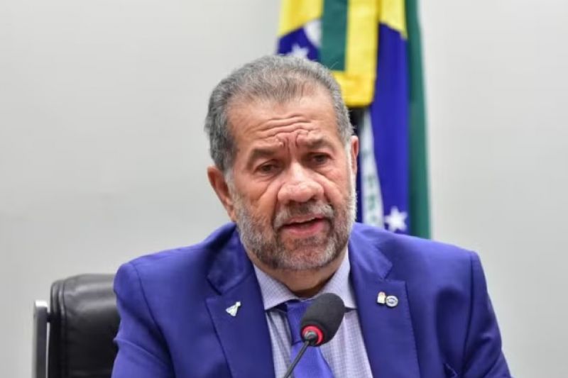 Lupi deixa Ministério da Previdência após escândalo de fraudes no INSS