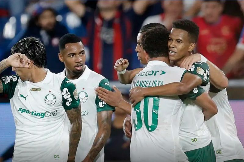 Palmeiras vence Cerro e garante classificação antecipada