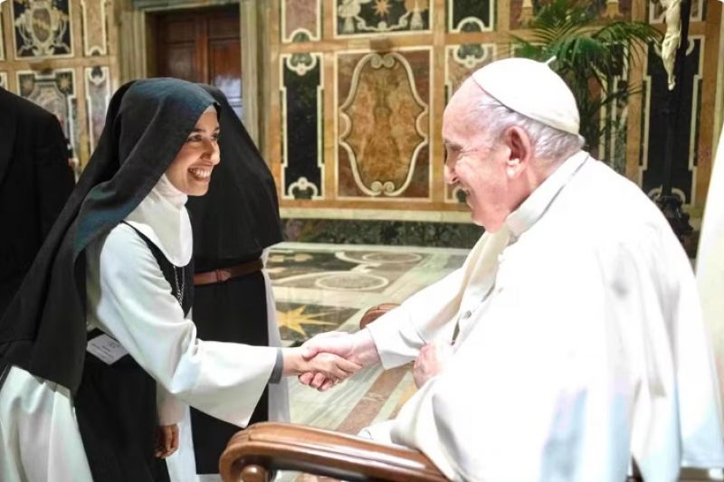 Freira brasileira perde cargo em mosteiro na Itália e diz ser vítima de perseguição