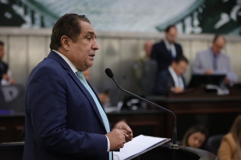 Inácio Loiola homenageia Senador Rui Palmeira pelos 43 anos de emancipação política
