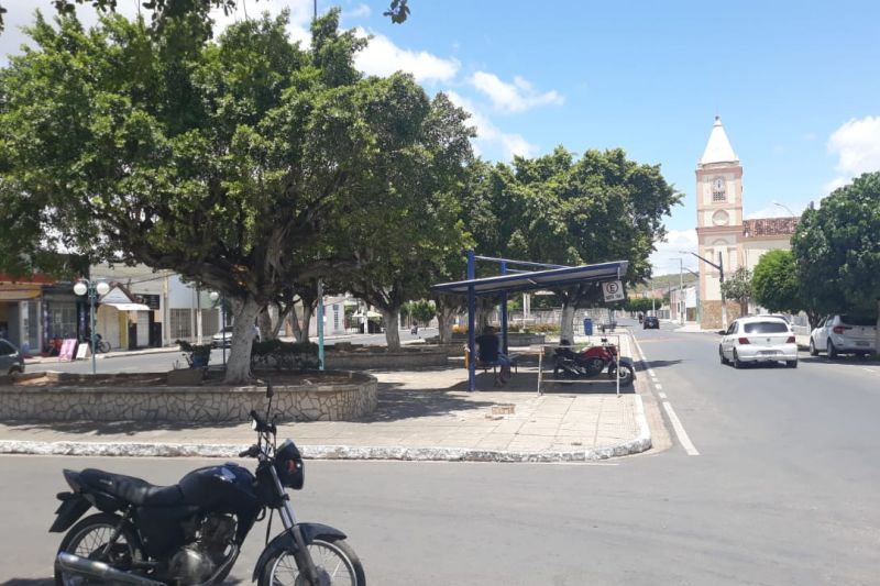 Motociclista é autuado por infrações de trânsito e porte de drogas em Pão de Açúcar