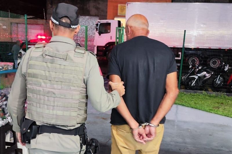 Idoso é detido após tentar esfaquear desafeto durante discussão em Delmiro Gouveia