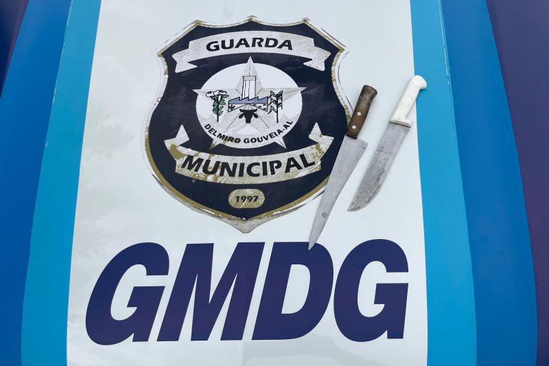 Guarda Municipal evita possível tragédia entre adolescentes em frente a escola em Delmiro