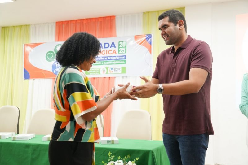 Tiago Freitas anuncia reajuste salarial acima da média para profissionais da Educação