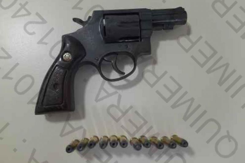 Homem é preso com revólver, munições e algemas durante Forrogaço em Piranhas
