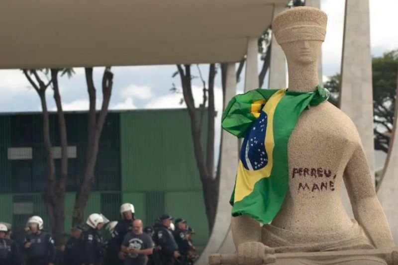 STF nega recurso de mulher que pichou estátua no 8 de janeiro