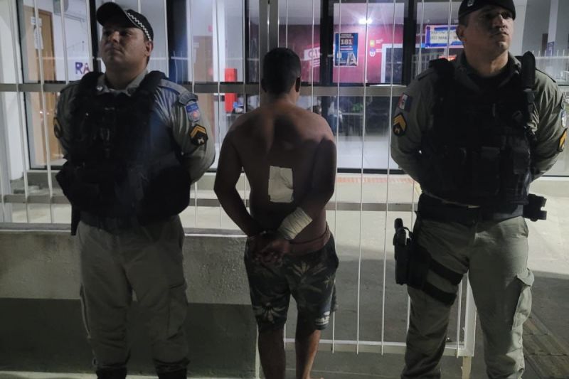 Homem armado com faca ameaça matar veterano da Polícia Militar em Delmiro Gouveia