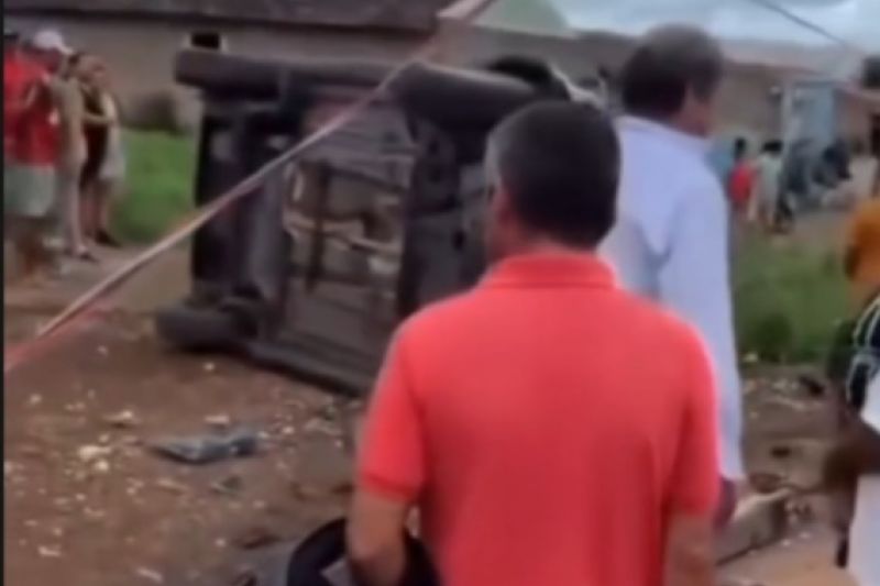 Mulher morre atropelada por carro enquanto caminhava com marido e filho em Piranhas