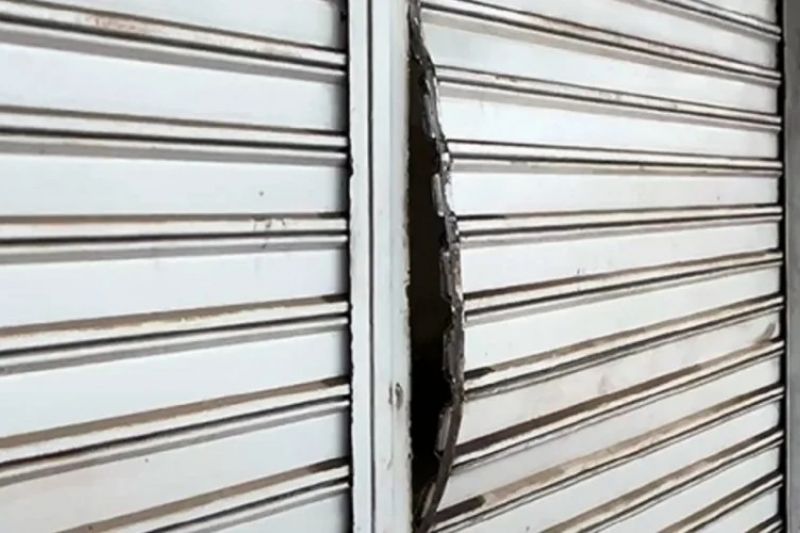 Ladrões arrombam porta de estabelecimento e levam bebidas alcoólicas em Santana do Ipanema