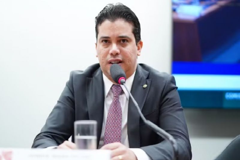 Deputado do Ceará é alvo da PF por fraudes em licitações com verba parlamentares