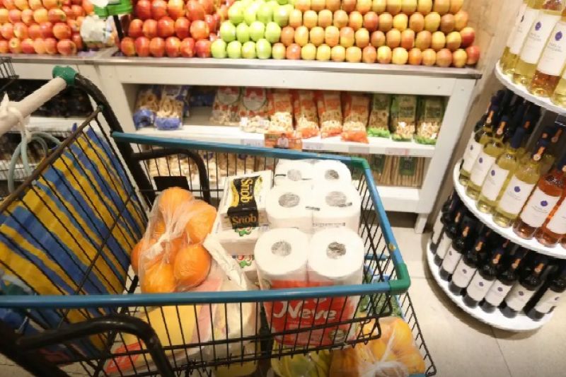 Cesta básica tem custo menor em 11 capitais, mostra Dieese