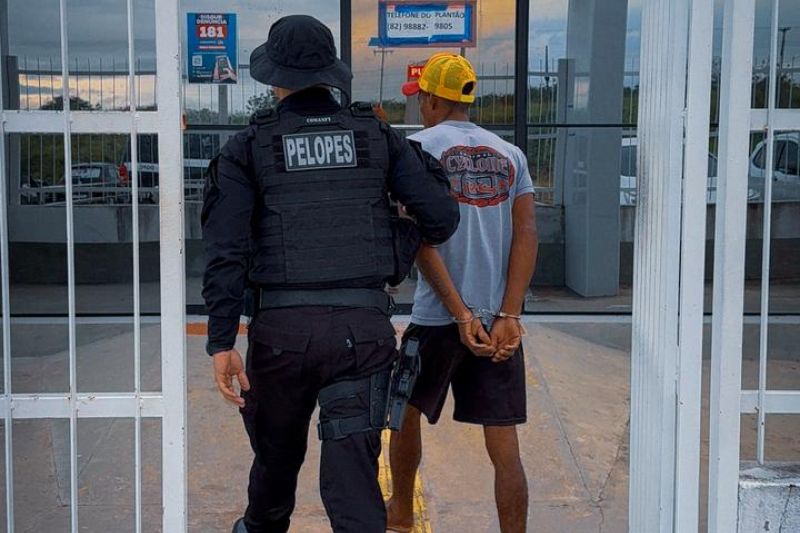 Polícia Militar cumpre mandado de prisão e prende homem suspeito de homicídio em Canapi