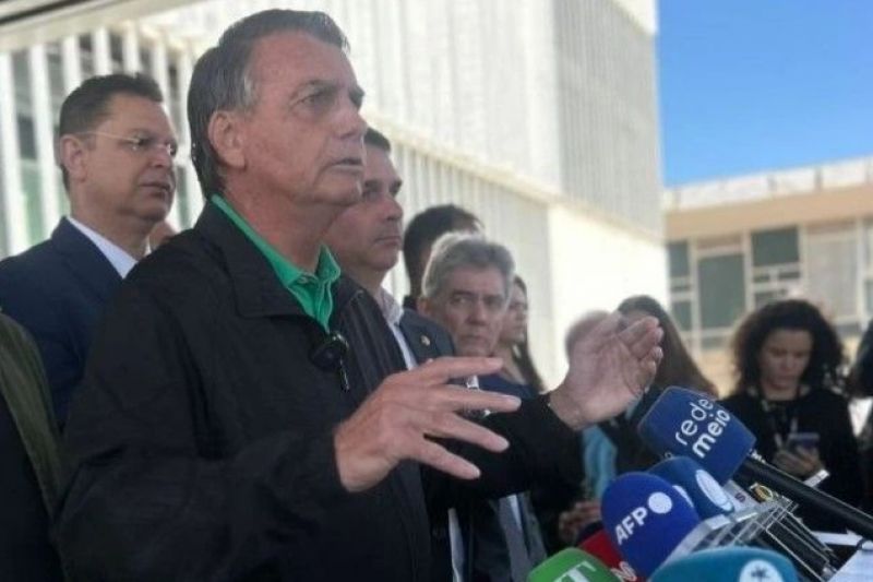 Bolsonaro nega tentativa de golpe, defende Eduardo e diz que Trump não ataca soberania