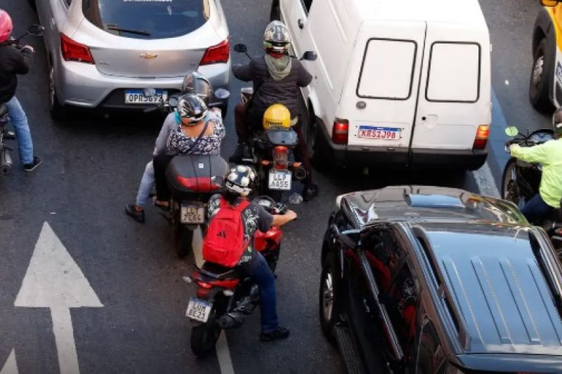 Moto cresce como opção perigosa para quem teve mobilidade negada