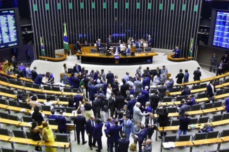 Câmara aprova MP que prevê pagamentos extras a servidores do INSS