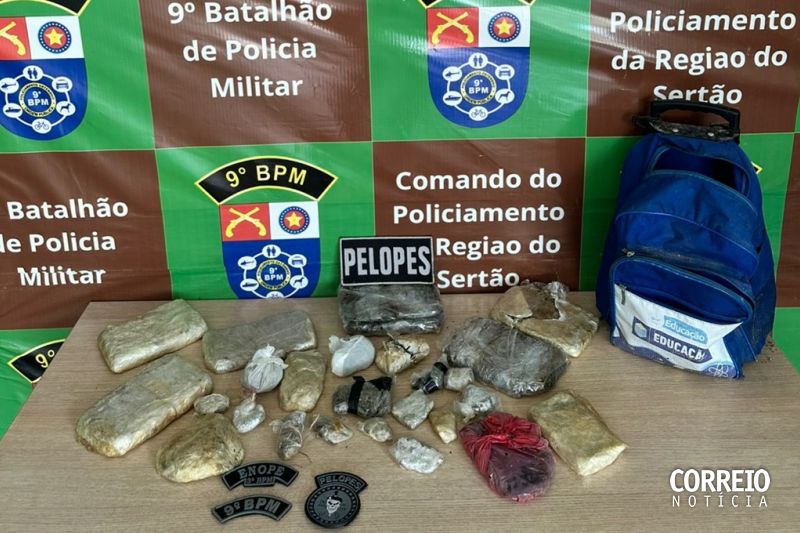 PM apreende mochila com quase 2,5 kg de maconha abandonada próximo de escola em Delmiro