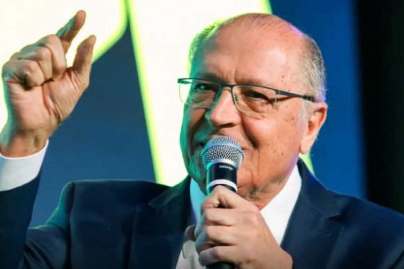 Plano de contingência ao tarifaço deve sair até terça, diz Alckmin