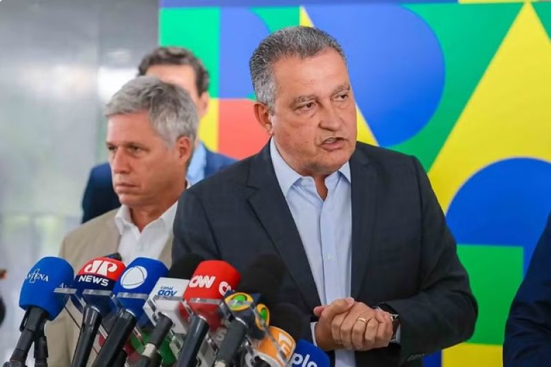 Governo vai enviar projeto ao Congresso para regular big techs e punir crimes nas redes