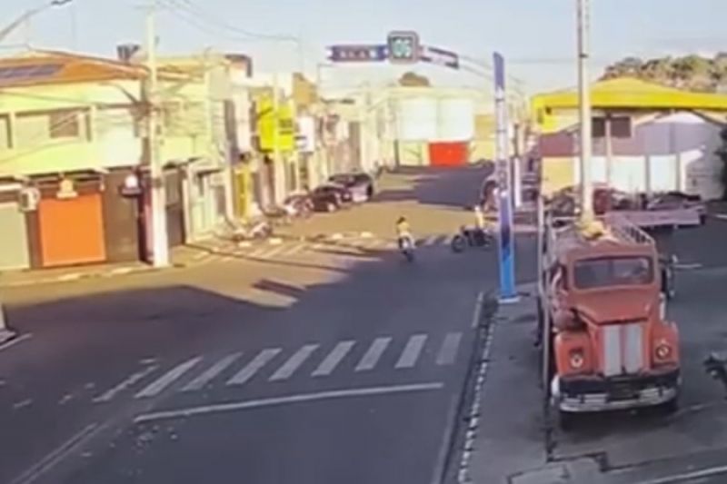 Dois acidentes são registrados em menos de 24h em cruzamento na cidade de Delmiro Gouveia