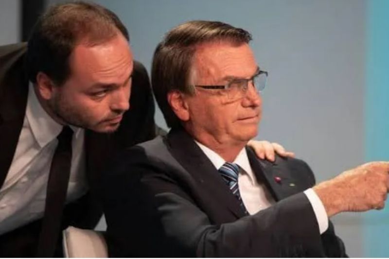 Carlos visita Bolsonaro e diz que pai não tem vontade de se alimentar