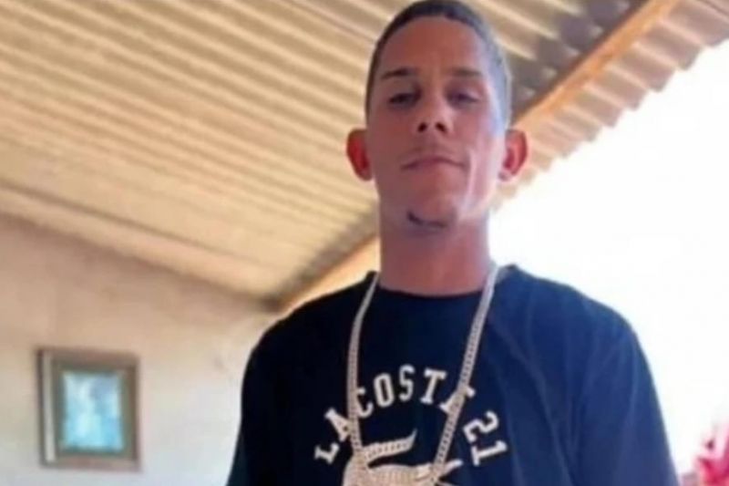 Jovem é assassinado a tiros enquanto trafegava de moto com a esposa em Delmiro Gouveia
