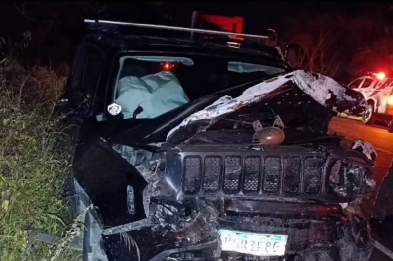 Batida entre carros resulta na morte de pai e filha na AL-220 em São José da Tapera