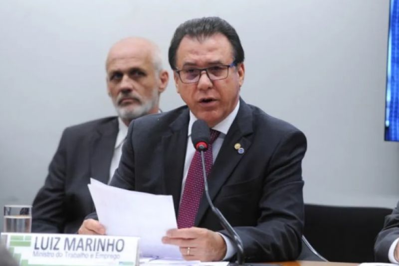 Ministro do Trabalho diz que governo apoia fim da escala 6x1