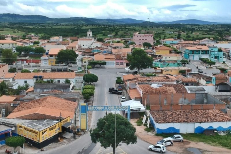 Homem perde dinheiro após ser cercado por suspeitos na feira do gado em Dois Riachos