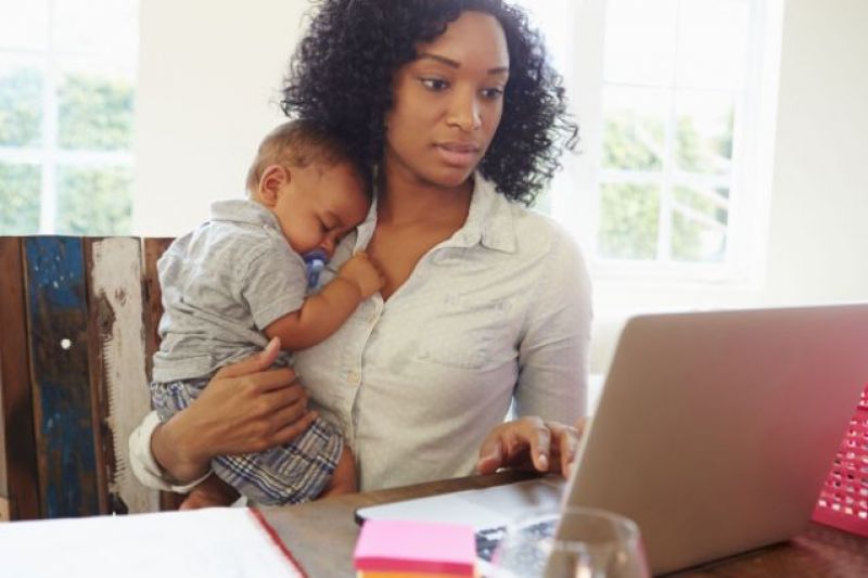 Mães em home office e pandemia de coronavírus: como fazer para ajudá-las?