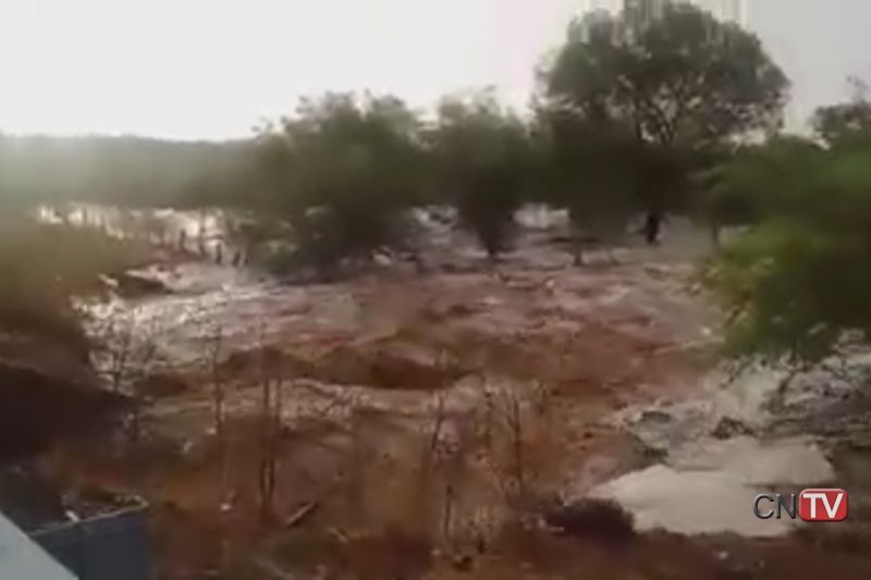 Vídeo mostra grande volume de água da chuva descendo de rio abaixo em Canapi