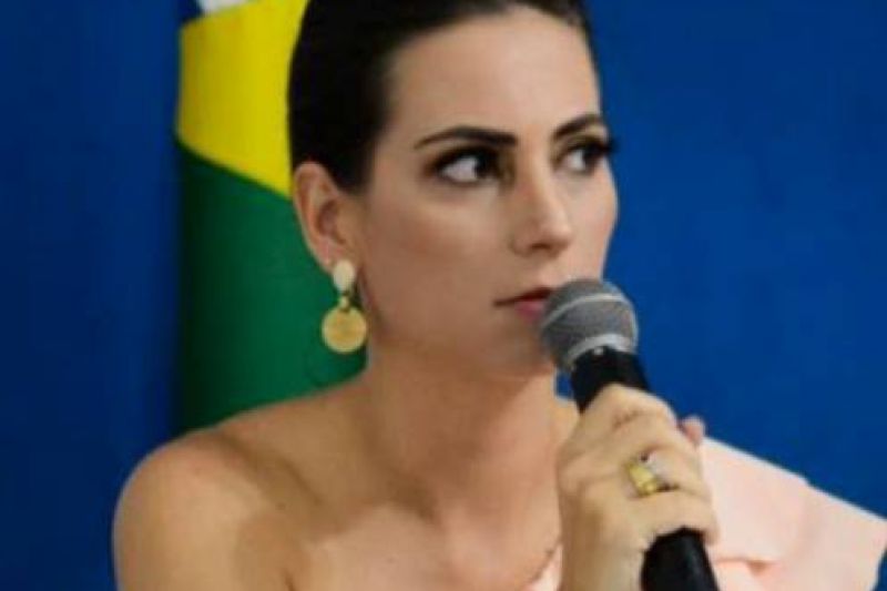 Vereadora vai continuar recebendo da Câmara após se afastar para ser secretária municipal