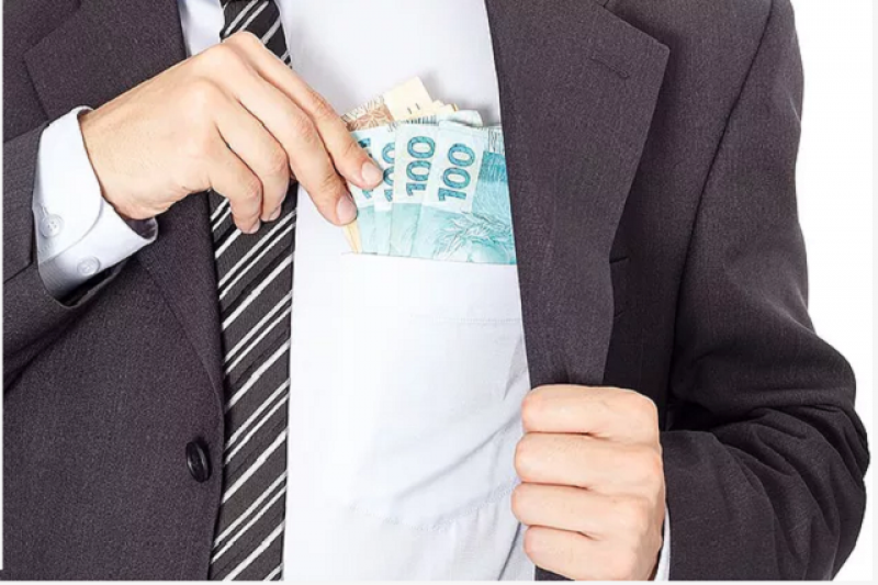 Quem vincula criminalidade à pobreza esquece que corrupção também é crime