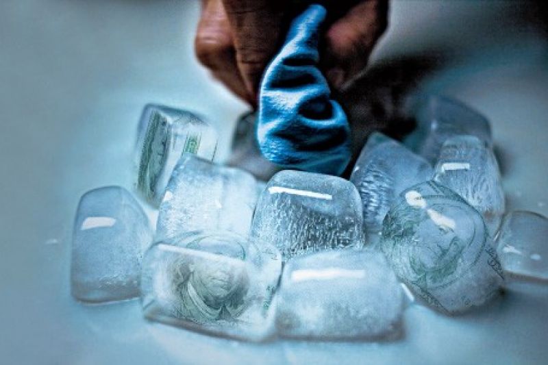 Prefeitura de Delmiro Gouveia tem realizado trabalho de enxugar gelo na iluminação pública