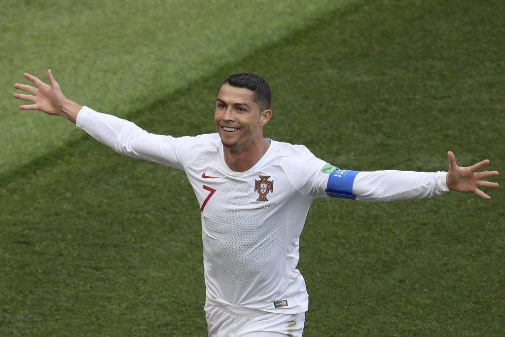 Cristiano Ronaldo se torna o maior artilheiro da Euro e Portugal vence -  Placar - O futebol sem barreiras para você