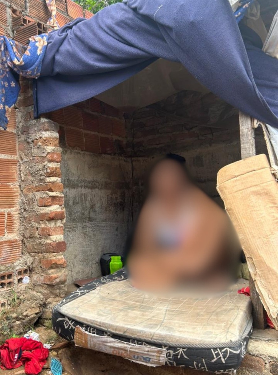 Homem é preso suspeito de manter suposta namorada de 16 anos em canil em Santana do Ipanema