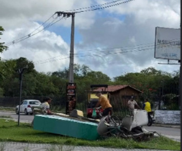 Suspeitos fogem após tentarem furtar máquina compactadora em Delmiro Gouveia