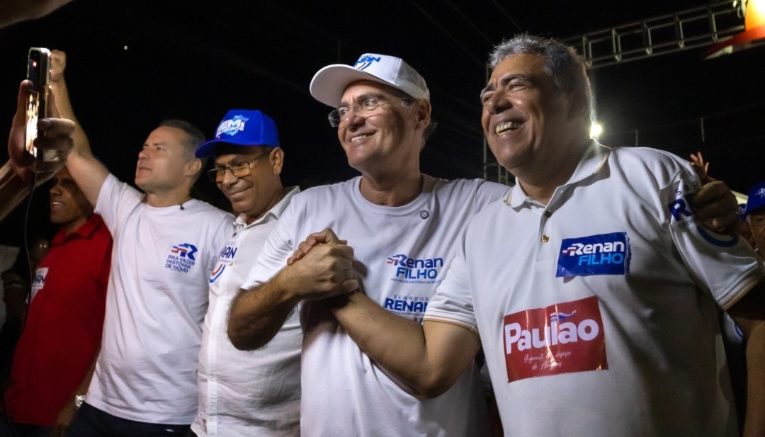 Multidão em caravana dos Renans mostra força política de Chico Bezerra em Olho D’água do Casado