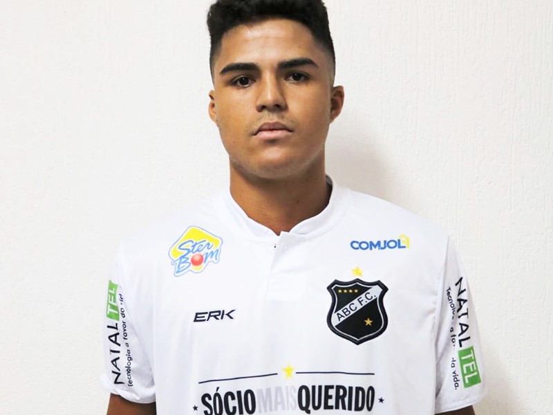 Pelo ABC, lateral de Delmiro Gouveia